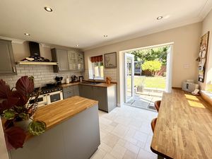 Breakfast Kitchen- click for photo gallery